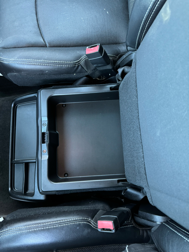 RAM 1500 4WD Crew Cab 140.5" Laramie 2016