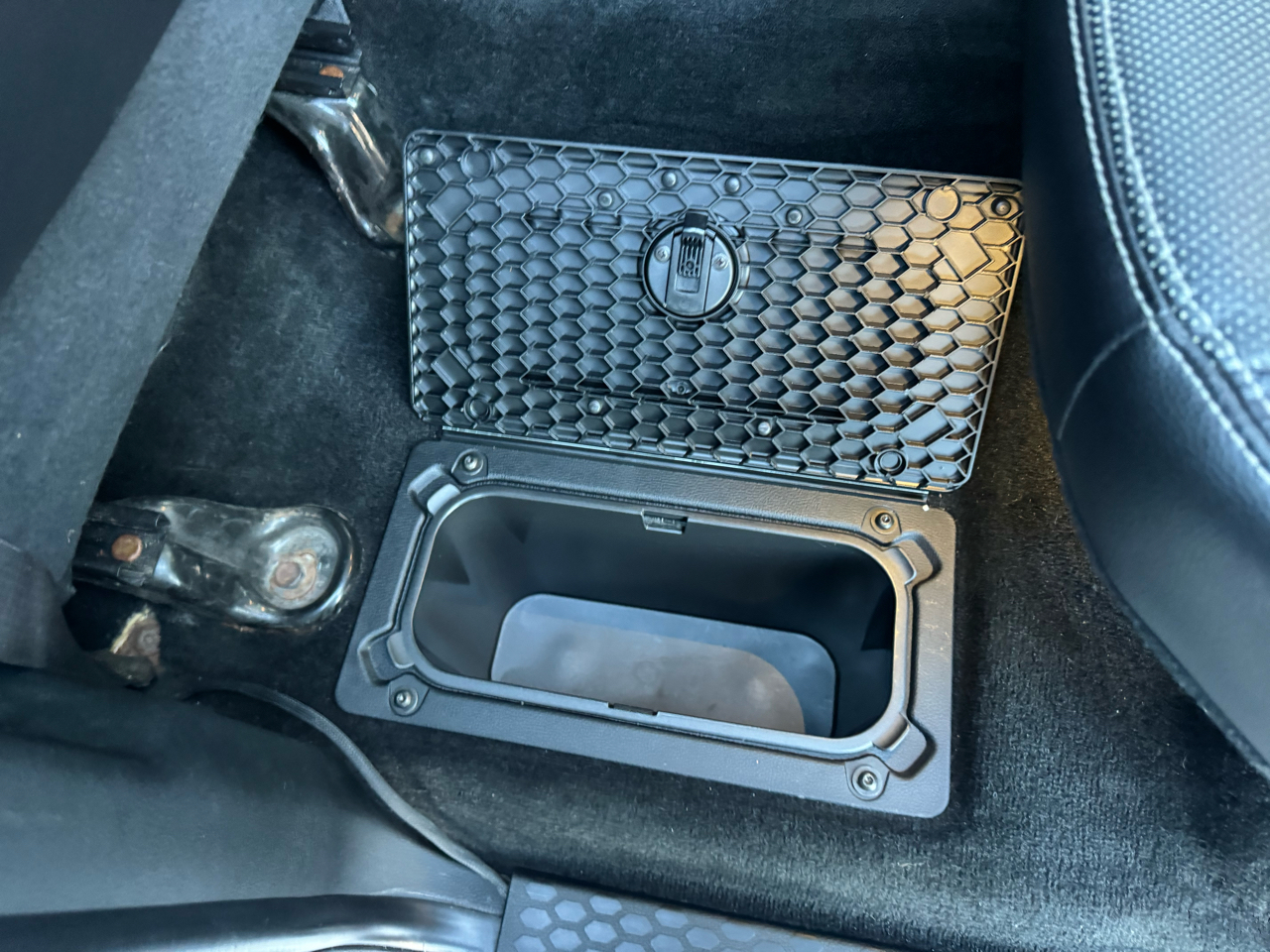 RAM 1500 4WD Crew Cab 140.5" Laramie 2016