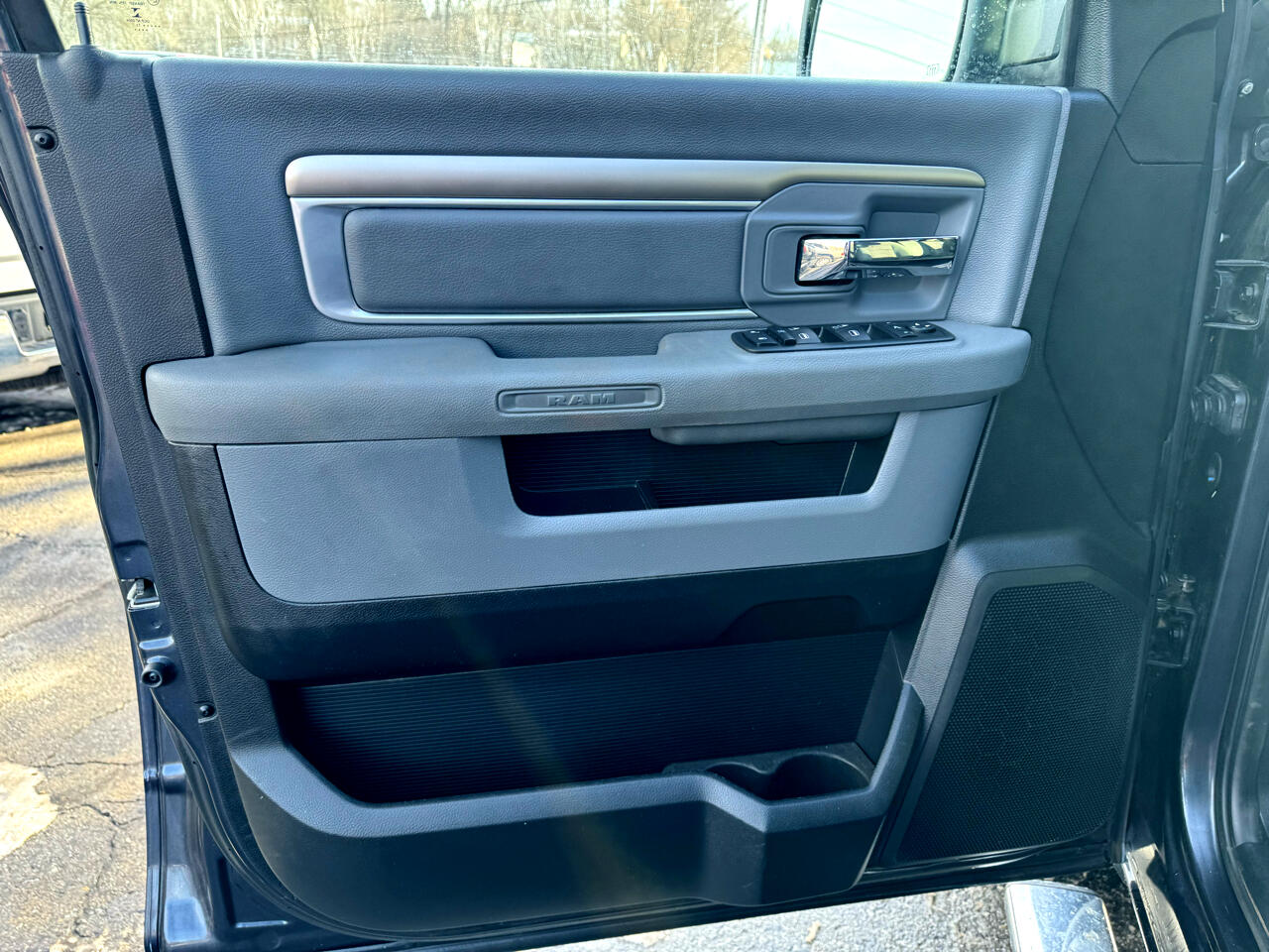 RAM 1500 4WD Quad Cab 140.5" Big Horn 2015