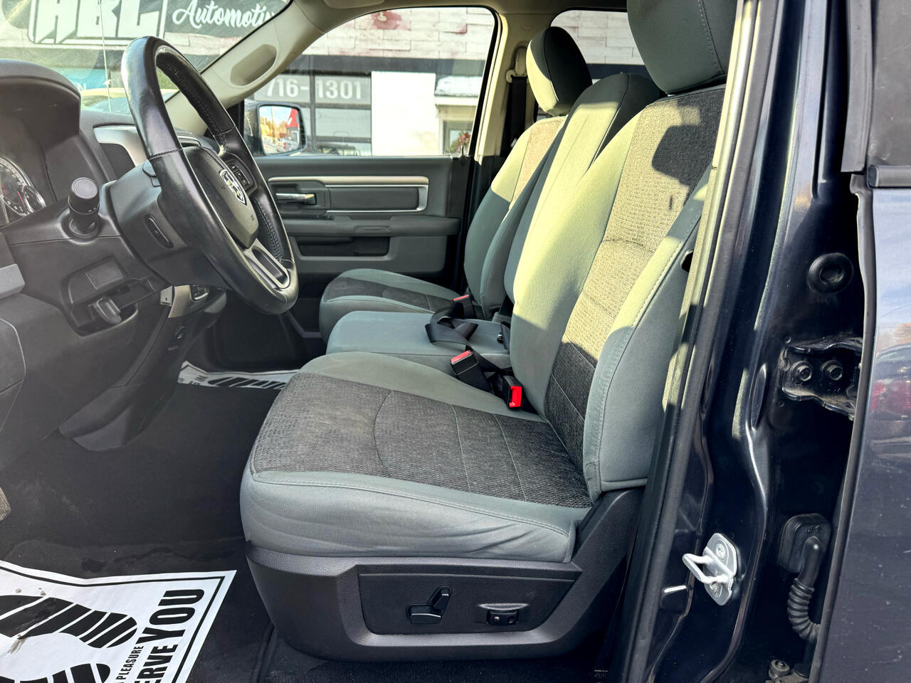 RAM 1500 4WD Quad Cab 140.5" Big Horn 2015