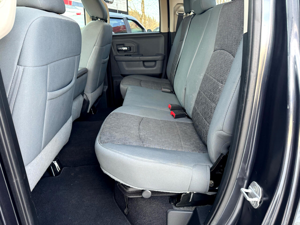 RAM 1500 4WD Quad Cab 140.5" Big Horn 2015