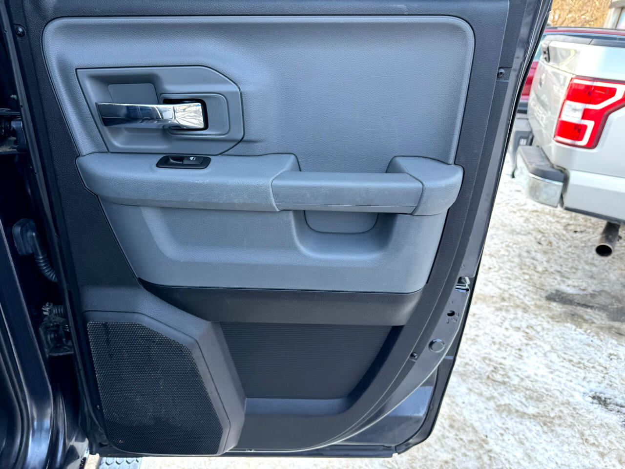 RAM 1500 4WD Quad Cab 140.5" Big Horn 2015