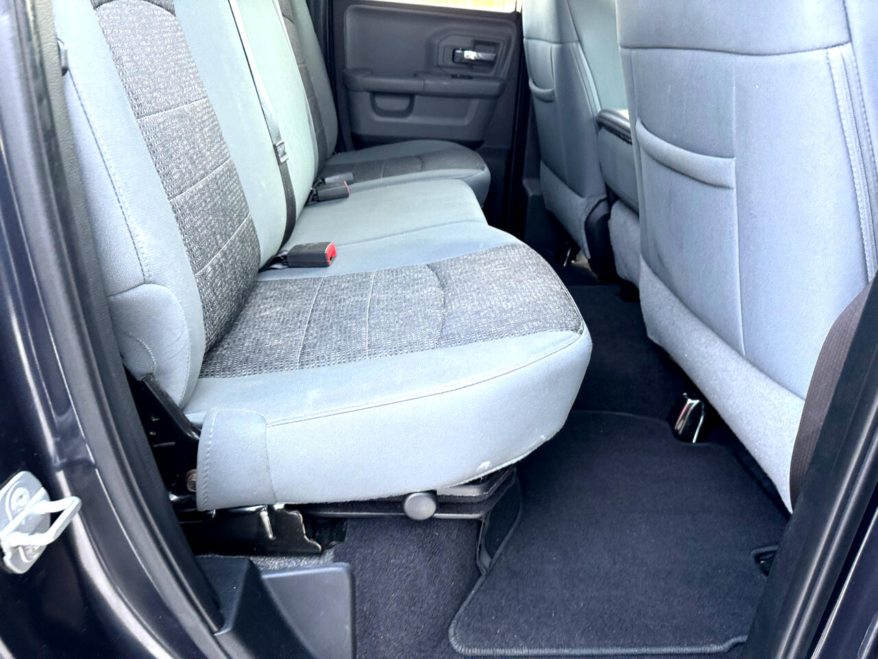 RAM 1500 4WD Quad Cab 140.5" Big Horn 2015