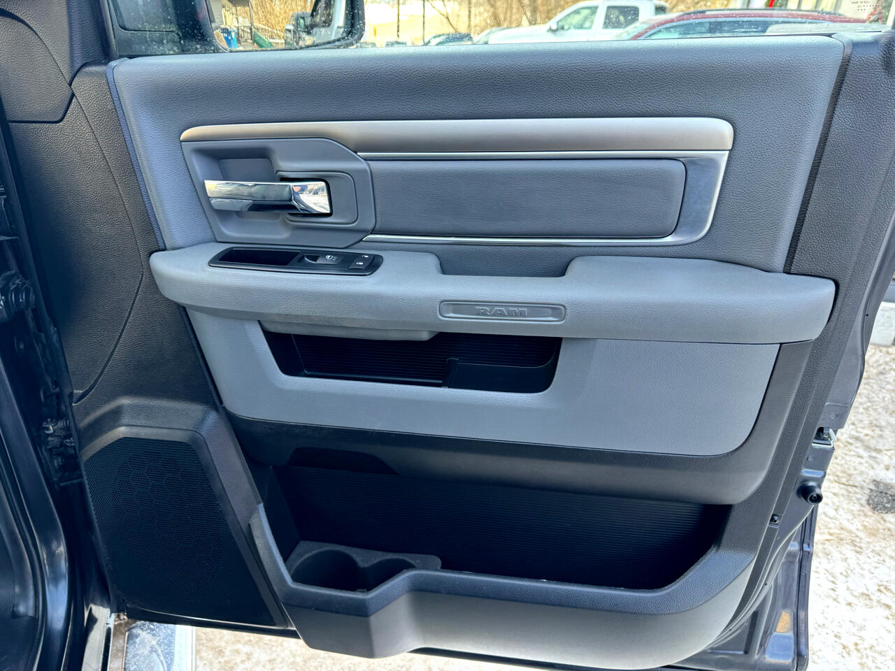 RAM 1500 4WD Quad Cab 140.5" Big Horn 2015