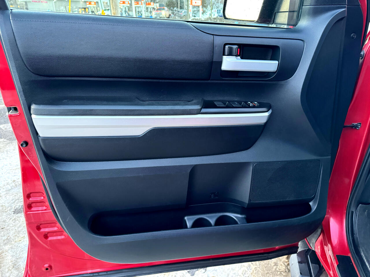 Toyota Tundra 4WD Truck Double Cab 5.7L V8 6-Spd AT SR5 (Natl) 2016