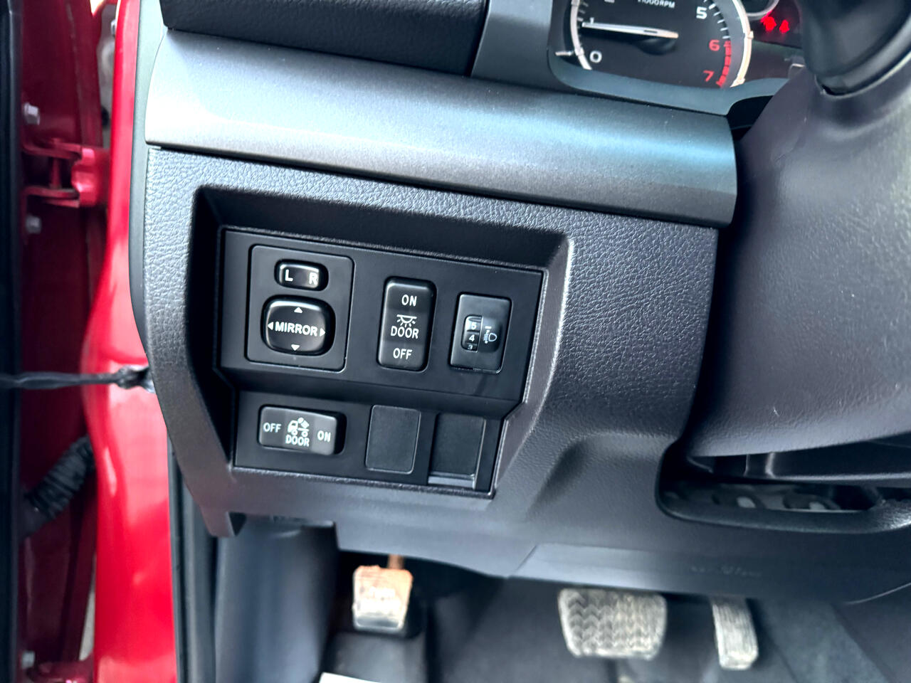 Toyota Tundra 4WD Truck Double Cab 5.7L V8 6-Spd AT SR5 (Natl) 2016