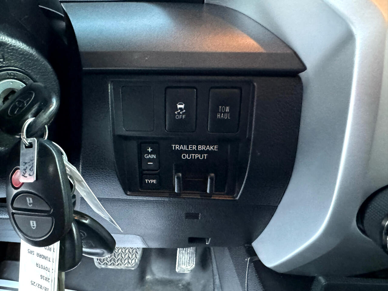 Toyota Tundra 4WD Truck Double Cab 5.7L V8 6-Spd AT SR5 (Natl) 2016