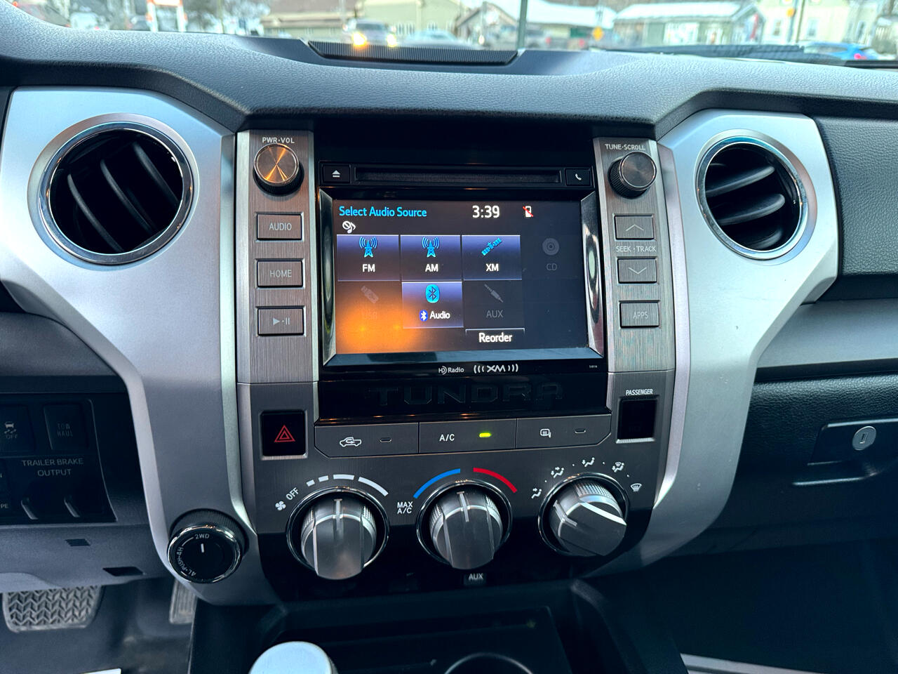 Toyota Tundra 4WD Truck Double Cab 5.7L V8 6-Spd AT SR5 (Natl) 2016