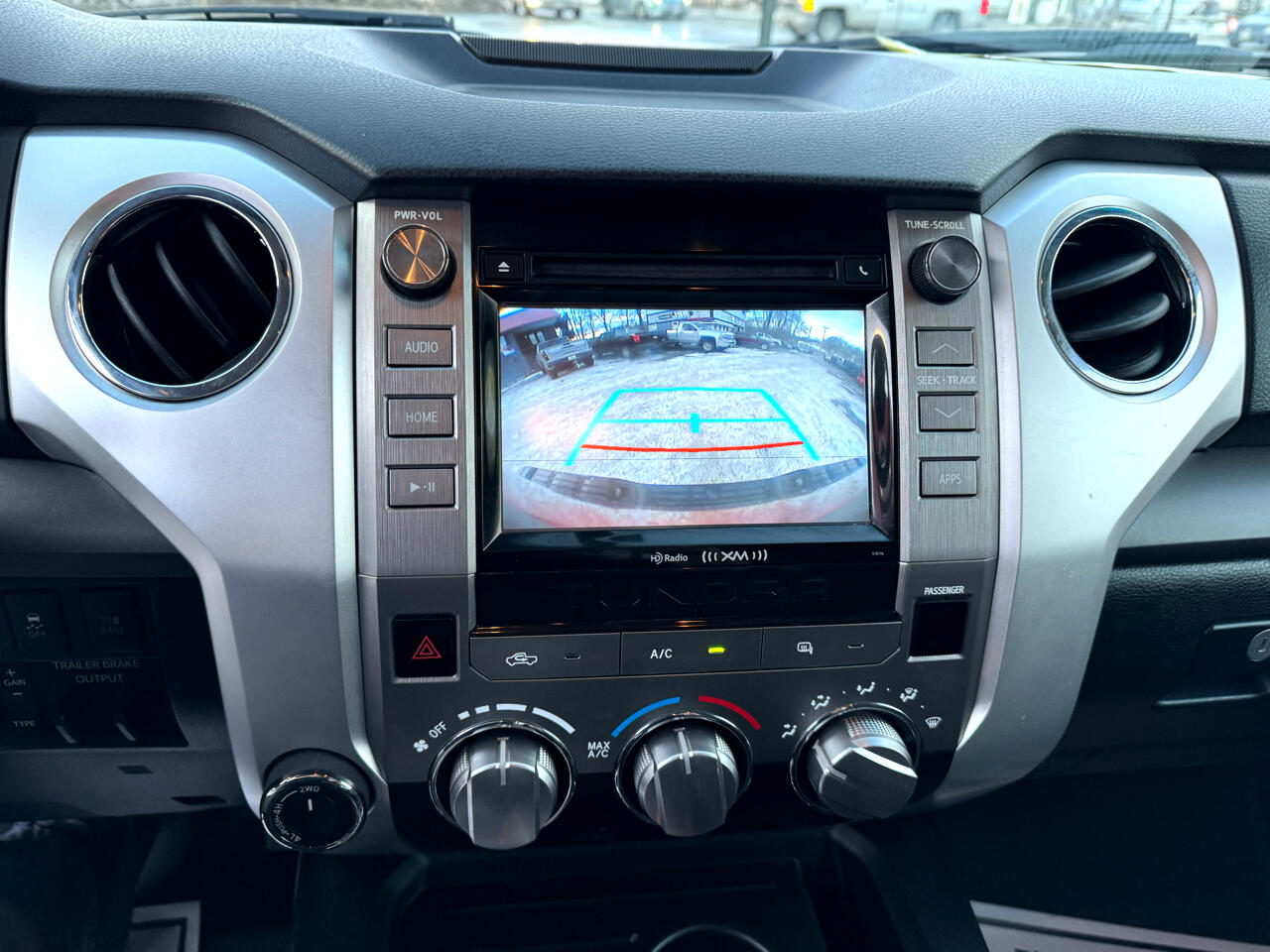 Toyota Tundra 4WD Truck Double Cab 5.7L V8 6-Spd AT SR5 (Natl) 2016