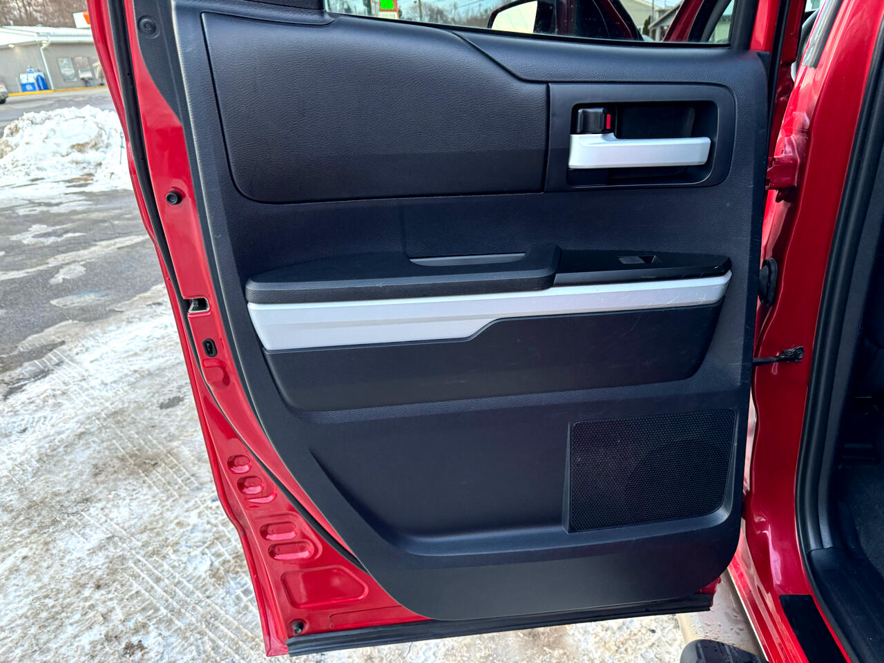 Toyota Tundra 4WD Truck Double Cab 5.7L V8 6-Spd AT SR5 (Natl) 2016