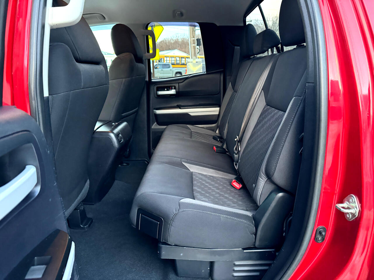 Toyota Tundra 4WD Truck Double Cab 5.7L V8 6-Spd AT SR5 (Natl) 2016