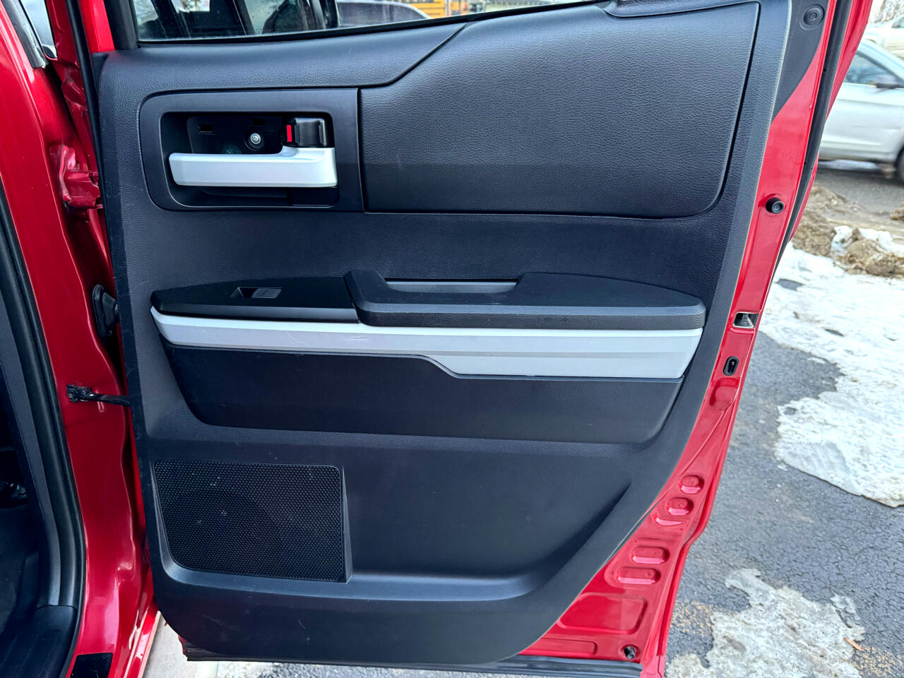 Toyota Tundra 4WD Truck Double Cab 5.7L V8 6-Spd AT SR5 (Natl) 2016