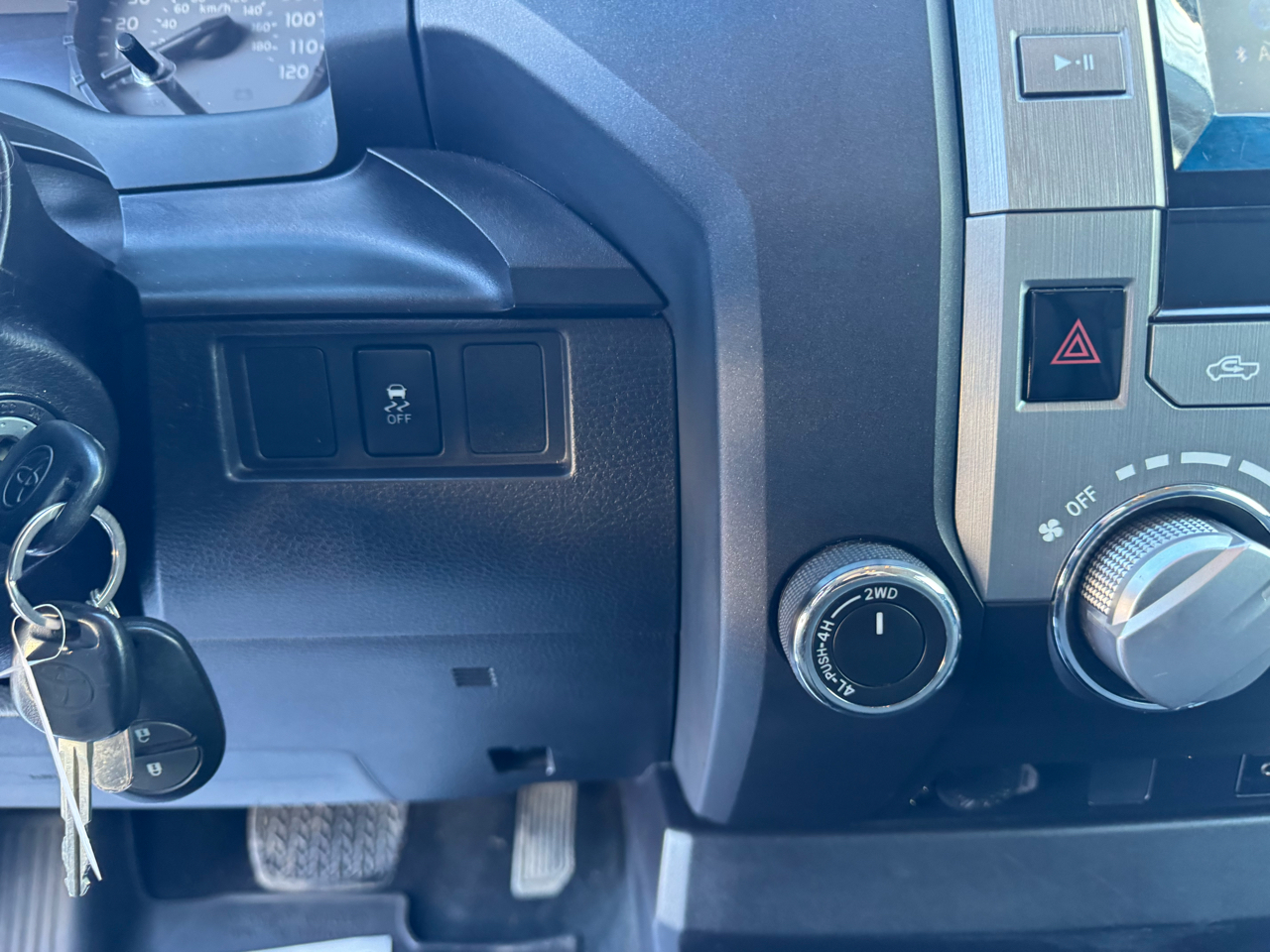 Toyota Tundra 4WD Truck Double Cab 4.6L V8 6-Spd AT SR (Natl) 2016