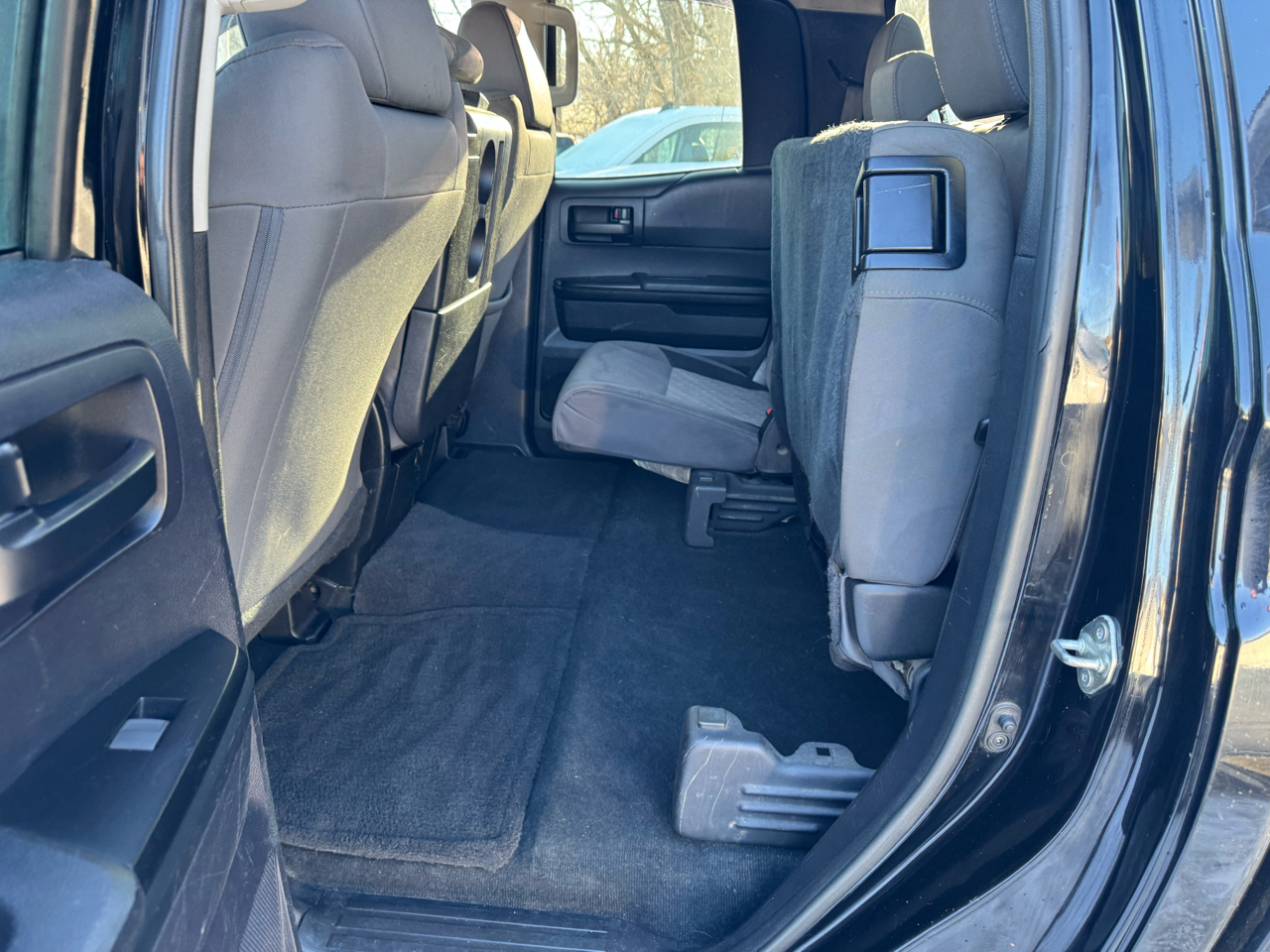 Toyota Tundra 4WD Truck Double Cab 4.6L V8 6-Spd AT SR (Natl) 2016