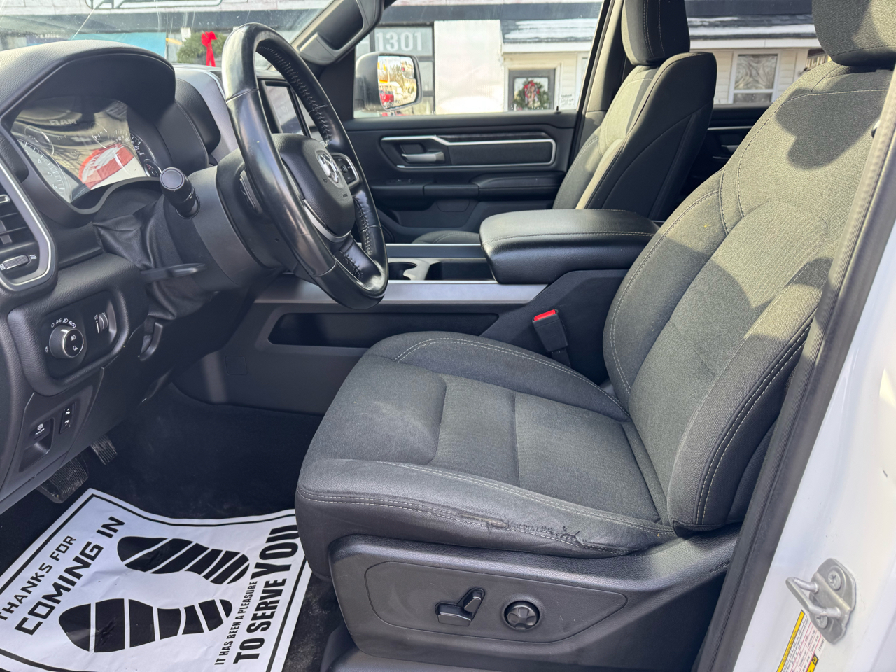 RAM 1500 Big Horn 4x4 Crew Cab 5'7" Box 2020