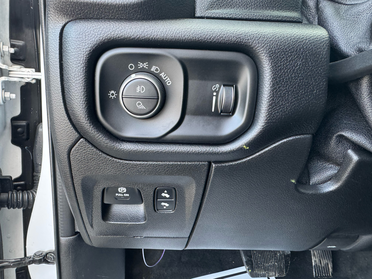 RAM 1500 Big Horn 4x4 Crew Cab 5'7" Box 2020