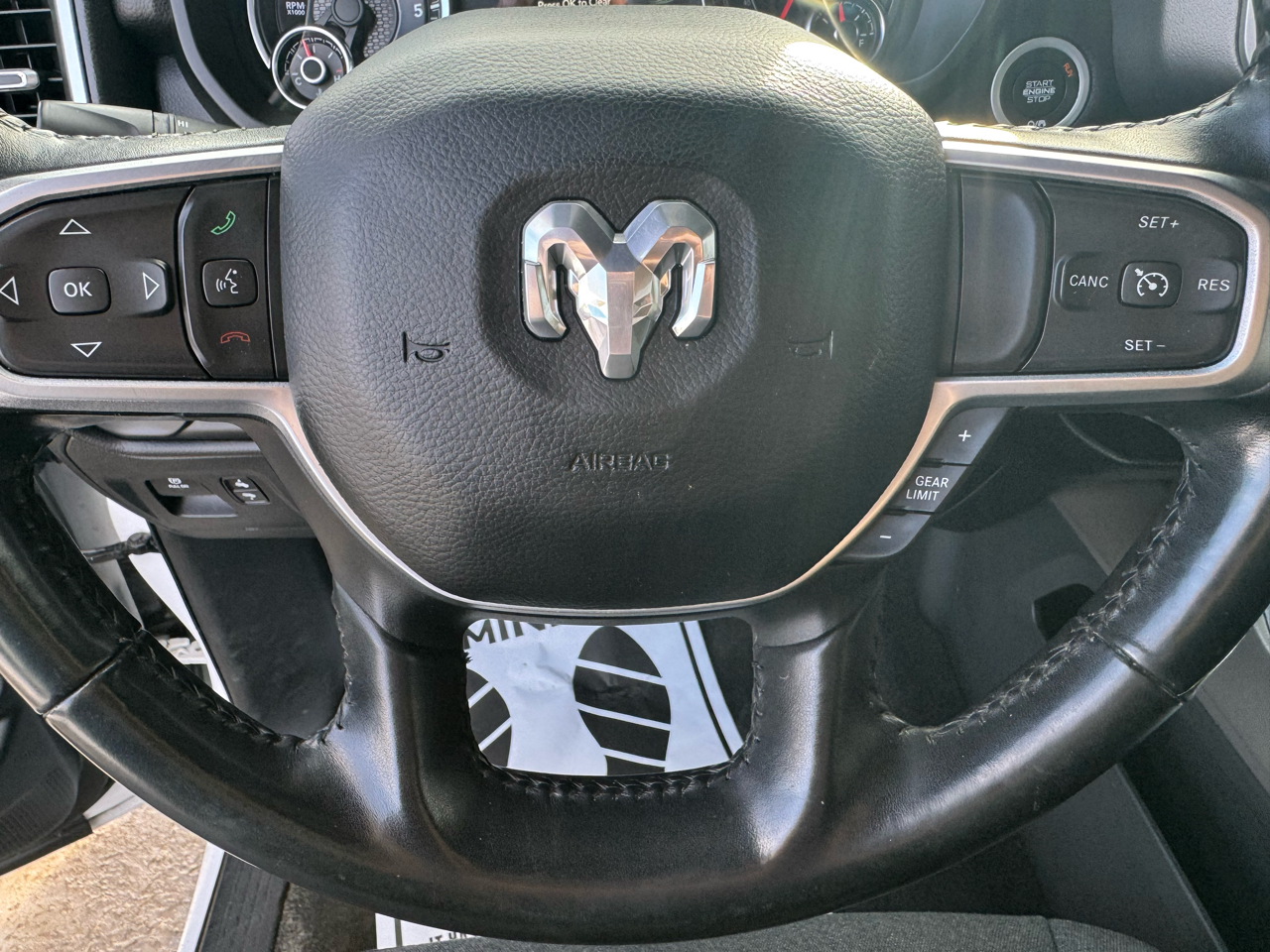 RAM 1500 Big Horn 4x4 Crew Cab 5'7" Box 2020