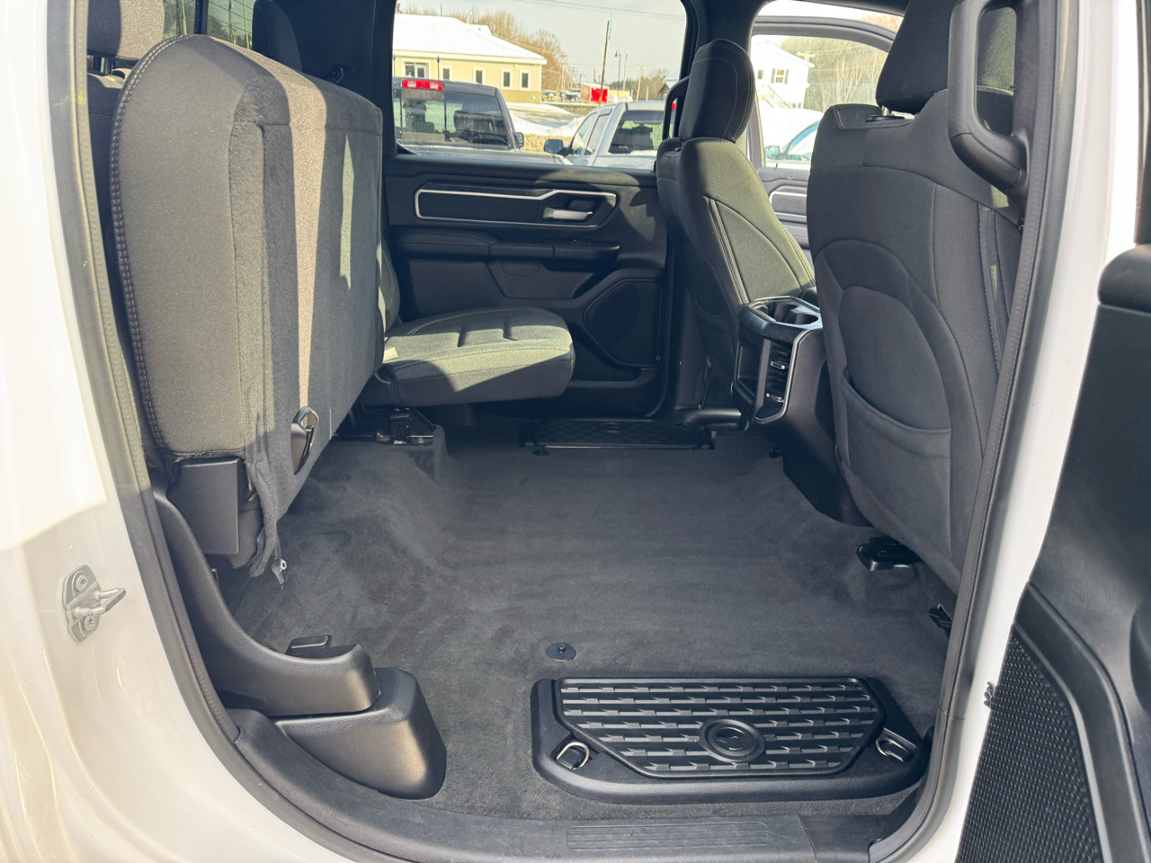 RAM 1500 Big Horn 4x4 Crew Cab 5'7" Box 2020