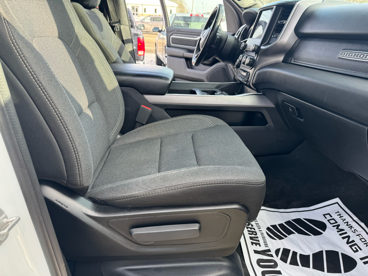 RAM 1500 Big Horn 4x4 Crew Cab 5'7" Box 2020