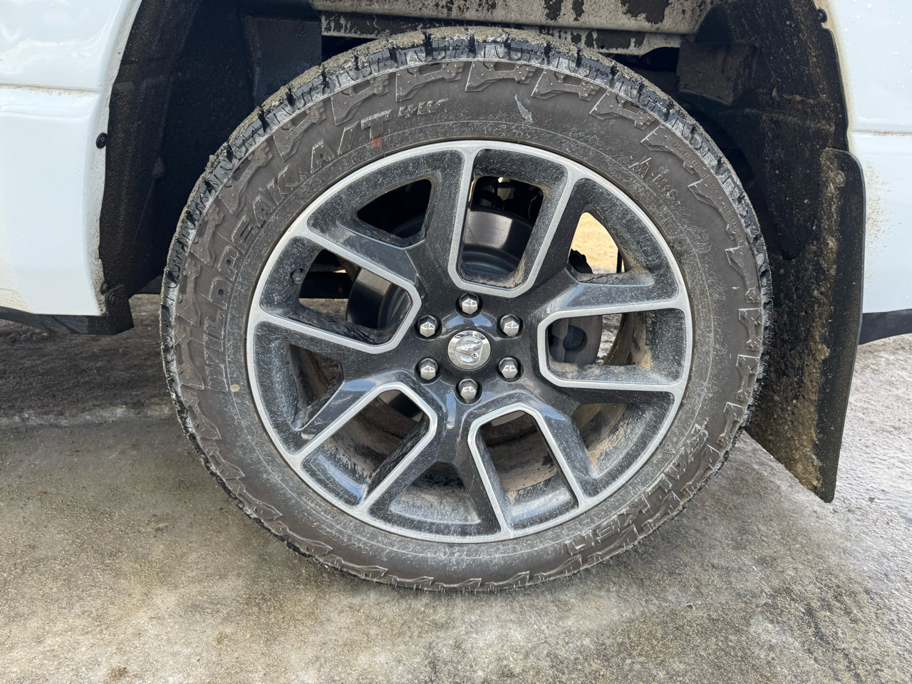 RAM 1500 Big Horn 4x4 Crew Cab 5'7" Box 2020