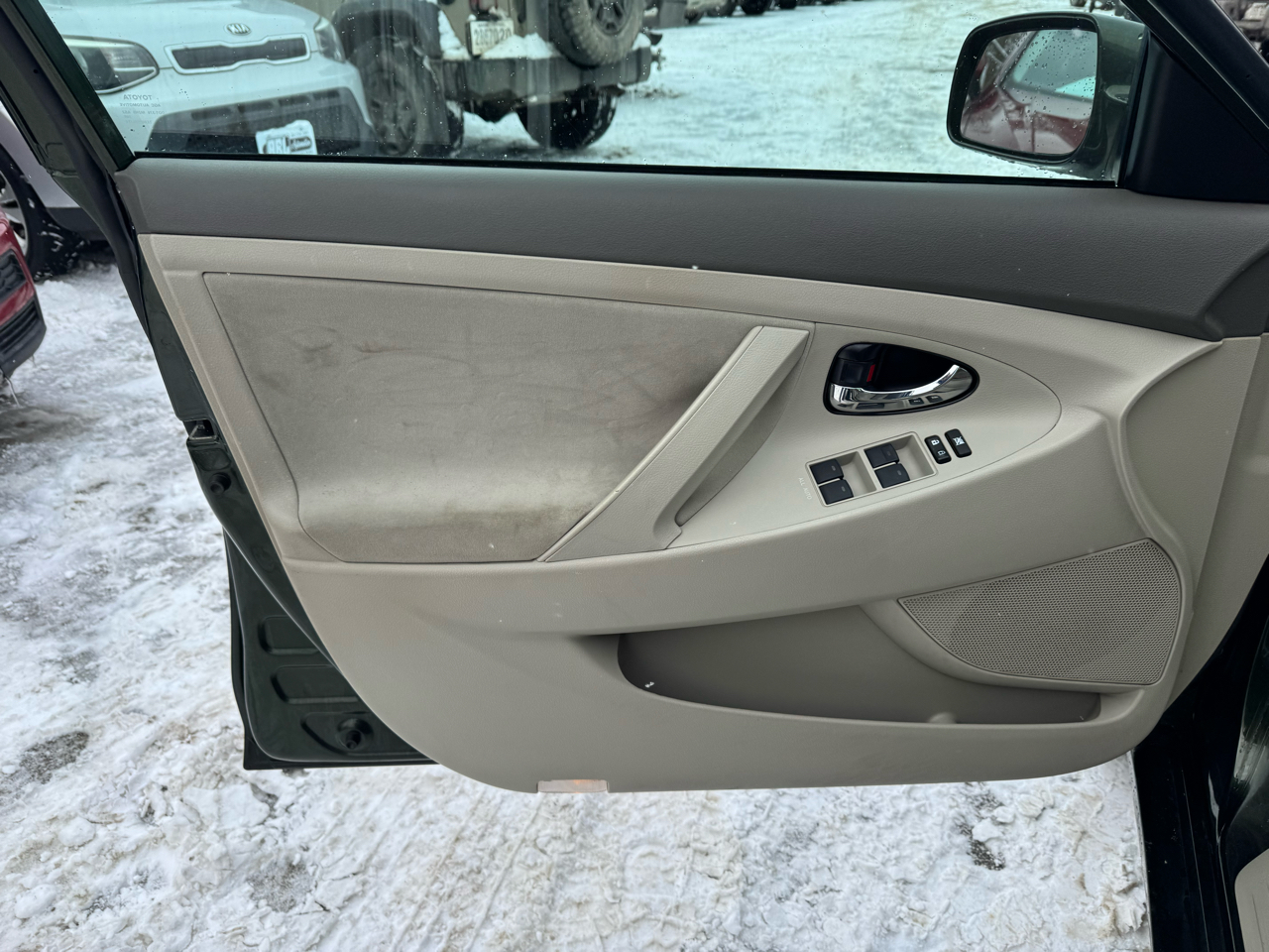 Toyota Camry 4dr Sdn I4 Auto LE (Natl) 2010