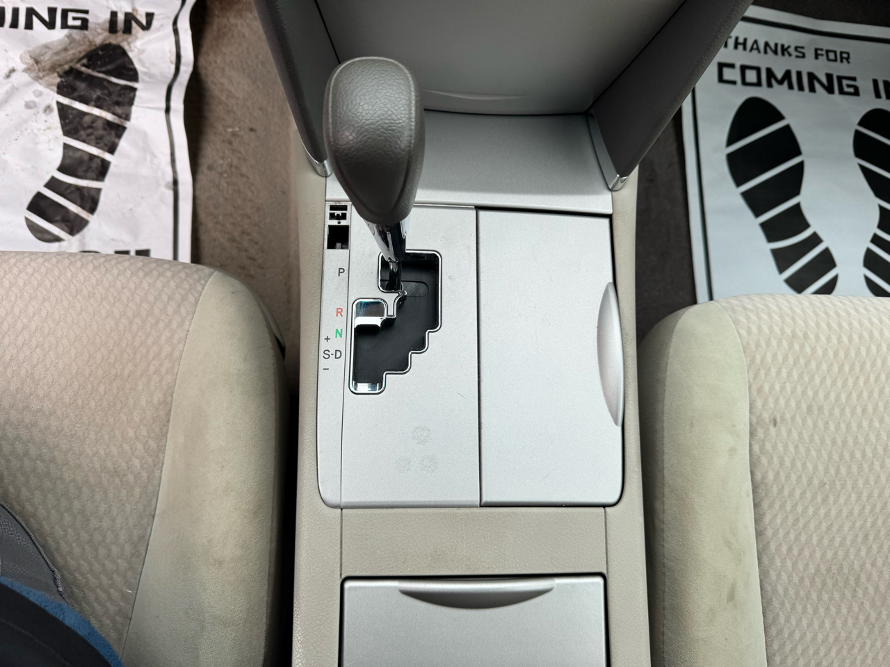 Toyota Camry 4dr Sdn I4 Auto LE (Natl) 2010