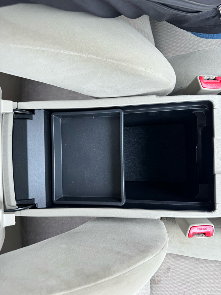 Toyota Camry 4dr Sdn I4 Auto LE (Natl) 2010