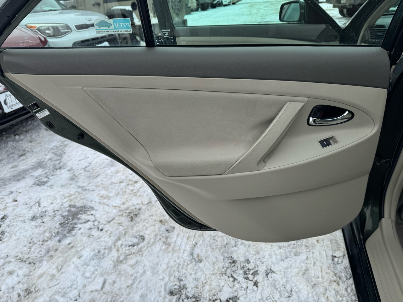 Toyota Camry 4dr Sdn I4 Auto LE (Natl) 2010