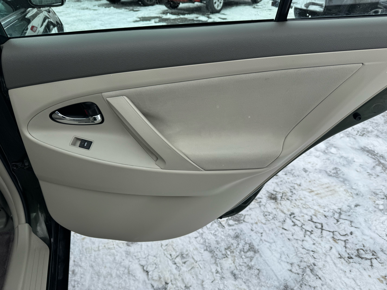 Toyota Camry 4dr Sdn I4 Auto LE (Natl) 2010