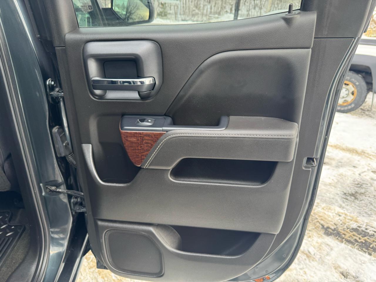 GMC Sierra 1500 4WD Double Cab 143.5" SLE 2017