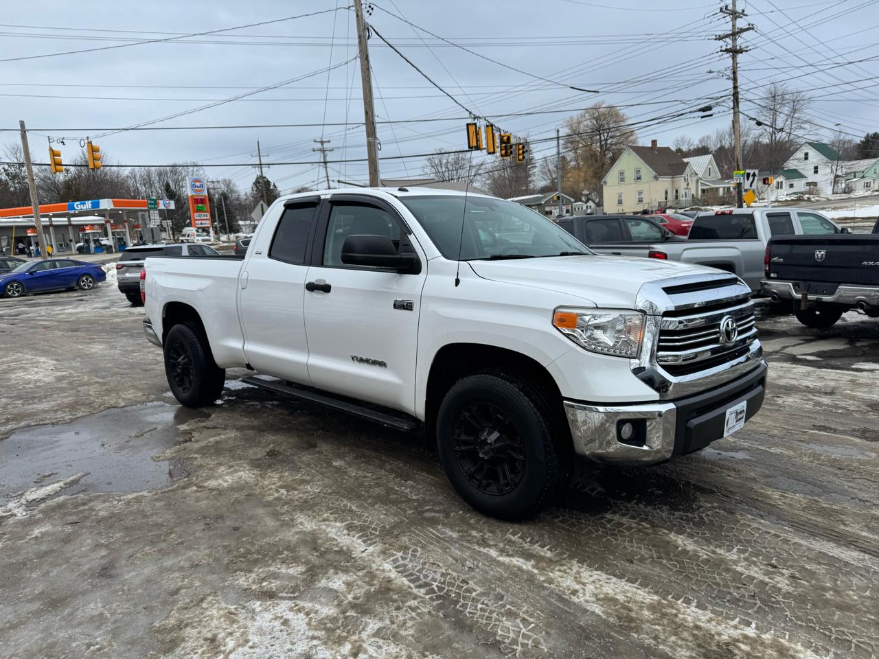 Toyota Tundra 4WD Truck Double Cab 5.7L V8 6-Spd AT SR5 (Natl) 2016