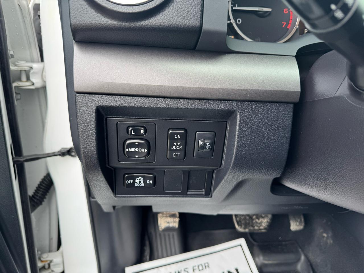 Toyota Tundra 4WD Truck Double Cab 5.7L V8 6-Spd AT SR5 (Natl) 2016