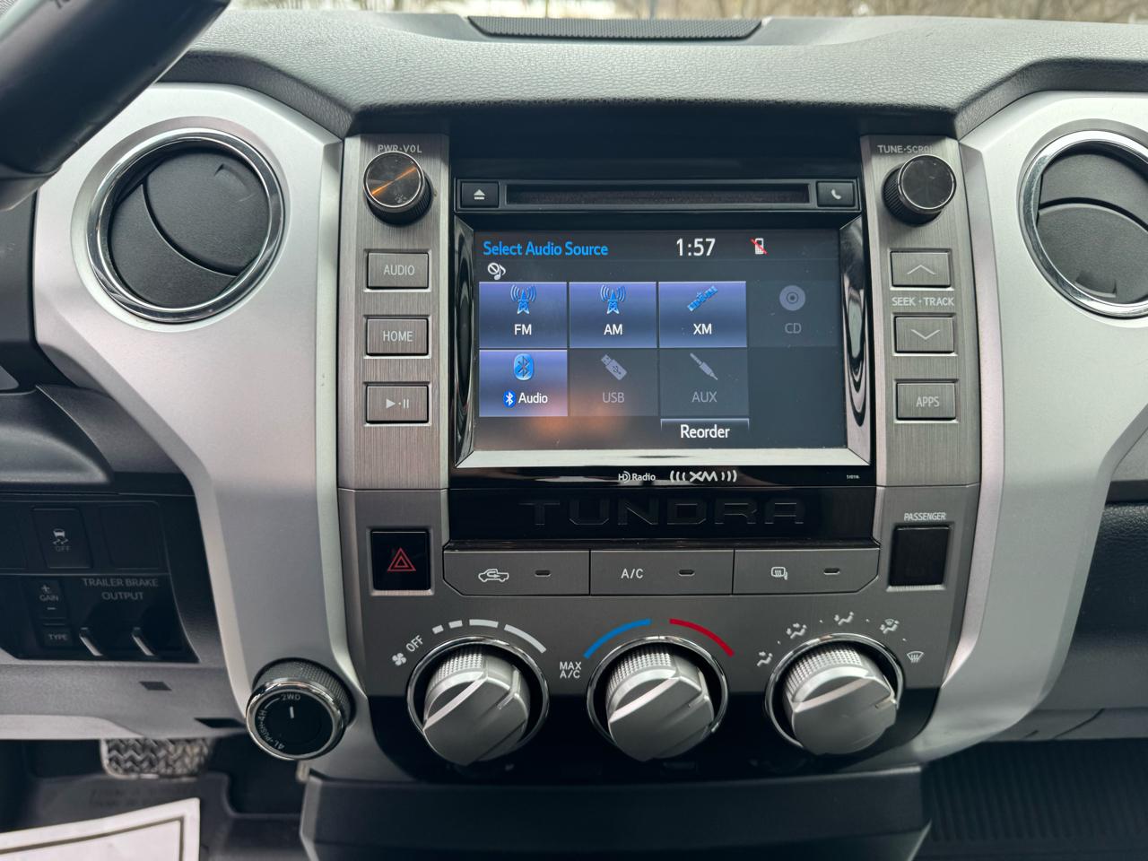 Toyota Tundra 4WD Truck Double Cab 5.7L V8 6-Spd AT SR5 (Natl) 2016