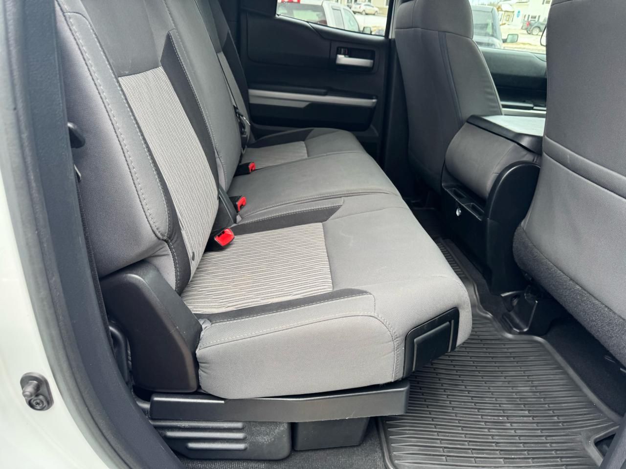 Toyota Tundra 4WD Truck Double Cab 5.7L V8 6-Spd AT SR5 (Natl) 2016