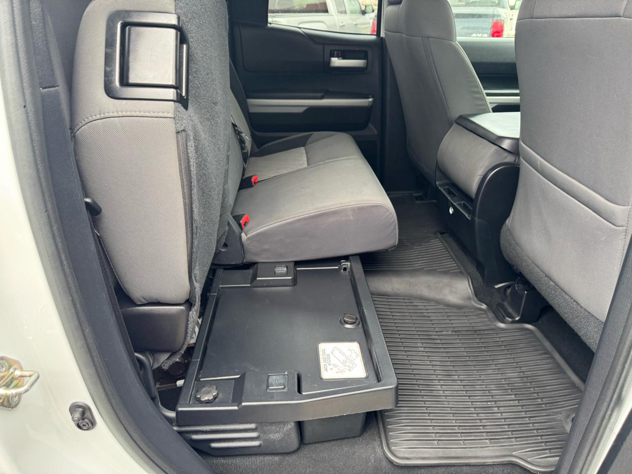 Toyota Tundra 4WD Truck Double Cab 5.7L V8 6-Spd AT SR5 (Natl) 2016