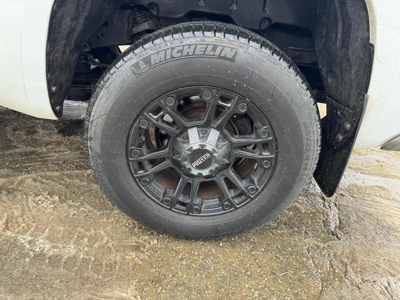 Toyota Tundra 4WD Truck Double Cab 5.7L V8 6-Spd AT SR5 (Natl) 2016