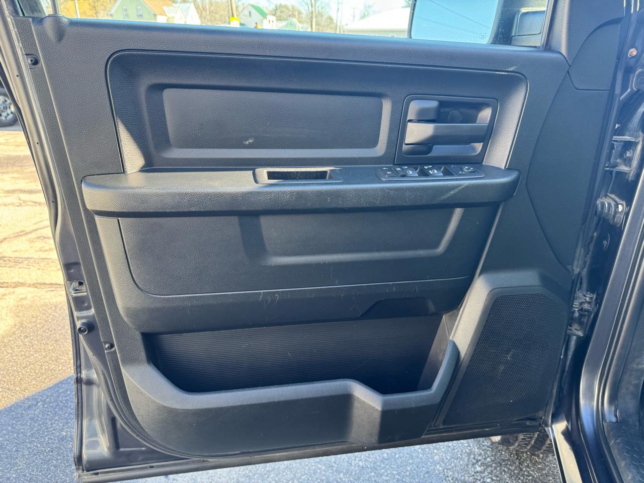 RAM 1500 Express 4x4 Quad Cab 6'4" Box 2018