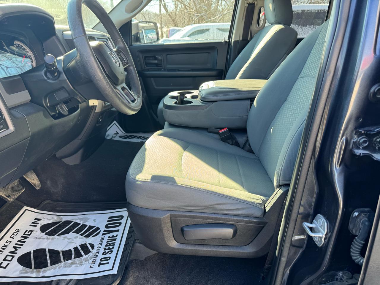 RAM 1500 Express 4x4 Quad Cab 6'4" Box 2018