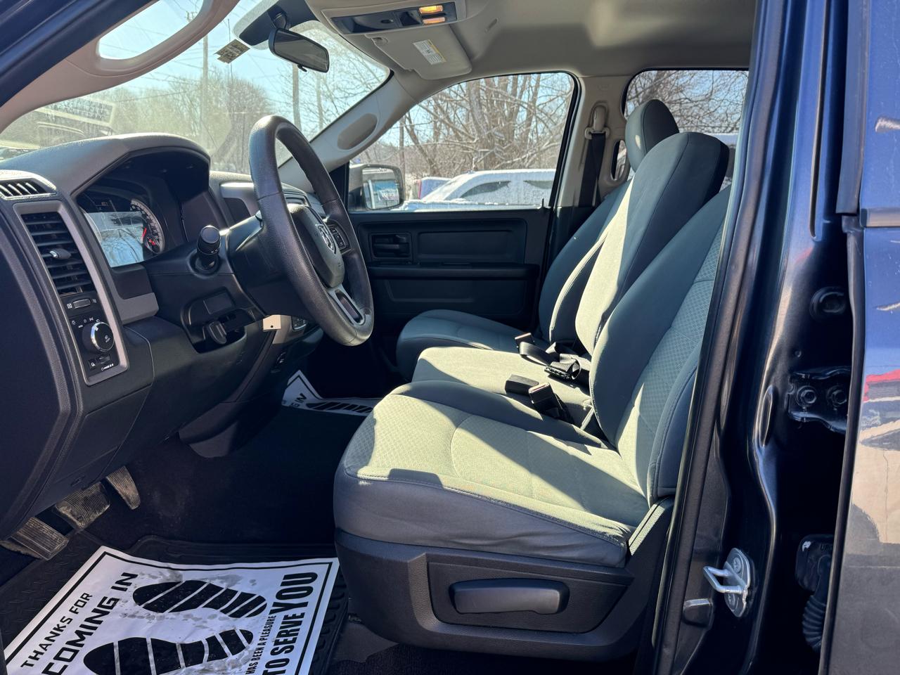 RAM 1500 Express 4x4 Quad Cab 6'4" Box 2018