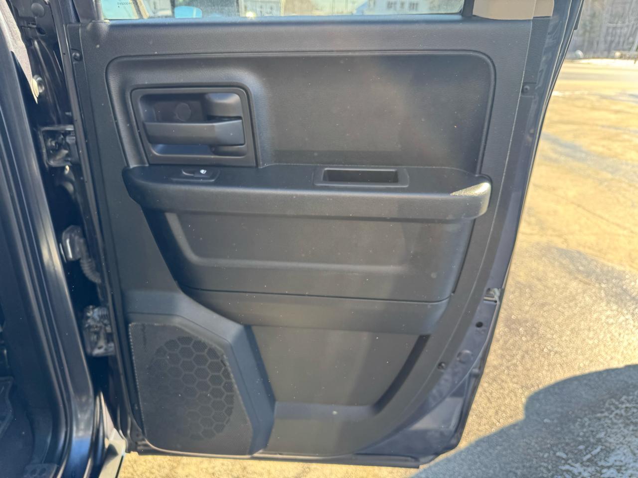 RAM 1500 Express 4x4 Quad Cab 6'4" Box 2018