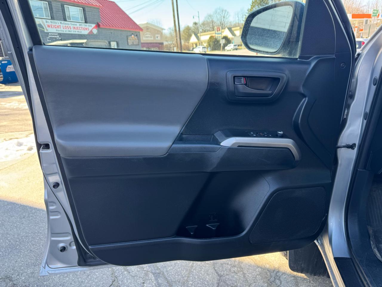 Toyota Tacoma SR5 Access Cab 6' Bed V6 4x4 AT (Natl) 2017