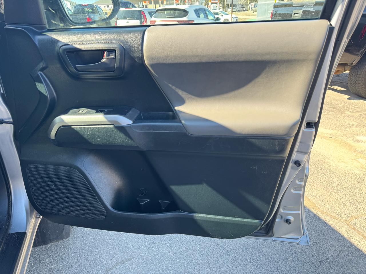 Toyota Tacoma SR5 Access Cab 6' Bed V6 4x4 AT (Natl) 2017