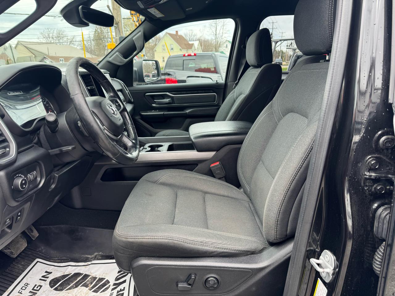 RAM 1500 Big Horn/Lone Star 4x4 Crew Cab 5'7" Box 2019