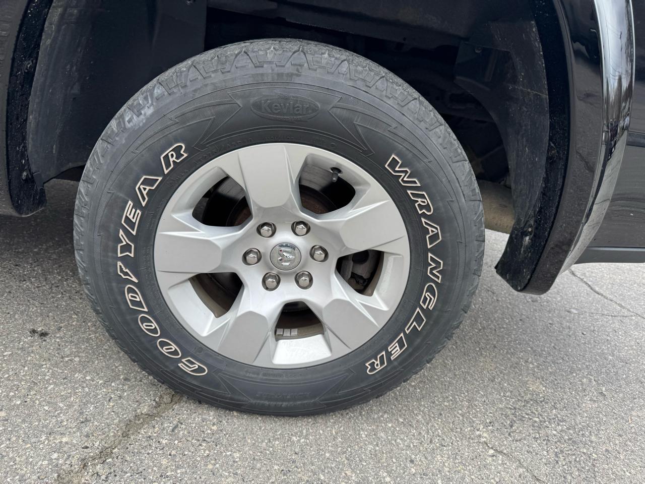 RAM 1500 Big Horn/Lone Star 4x4 Crew Cab 5'7" Box 2019