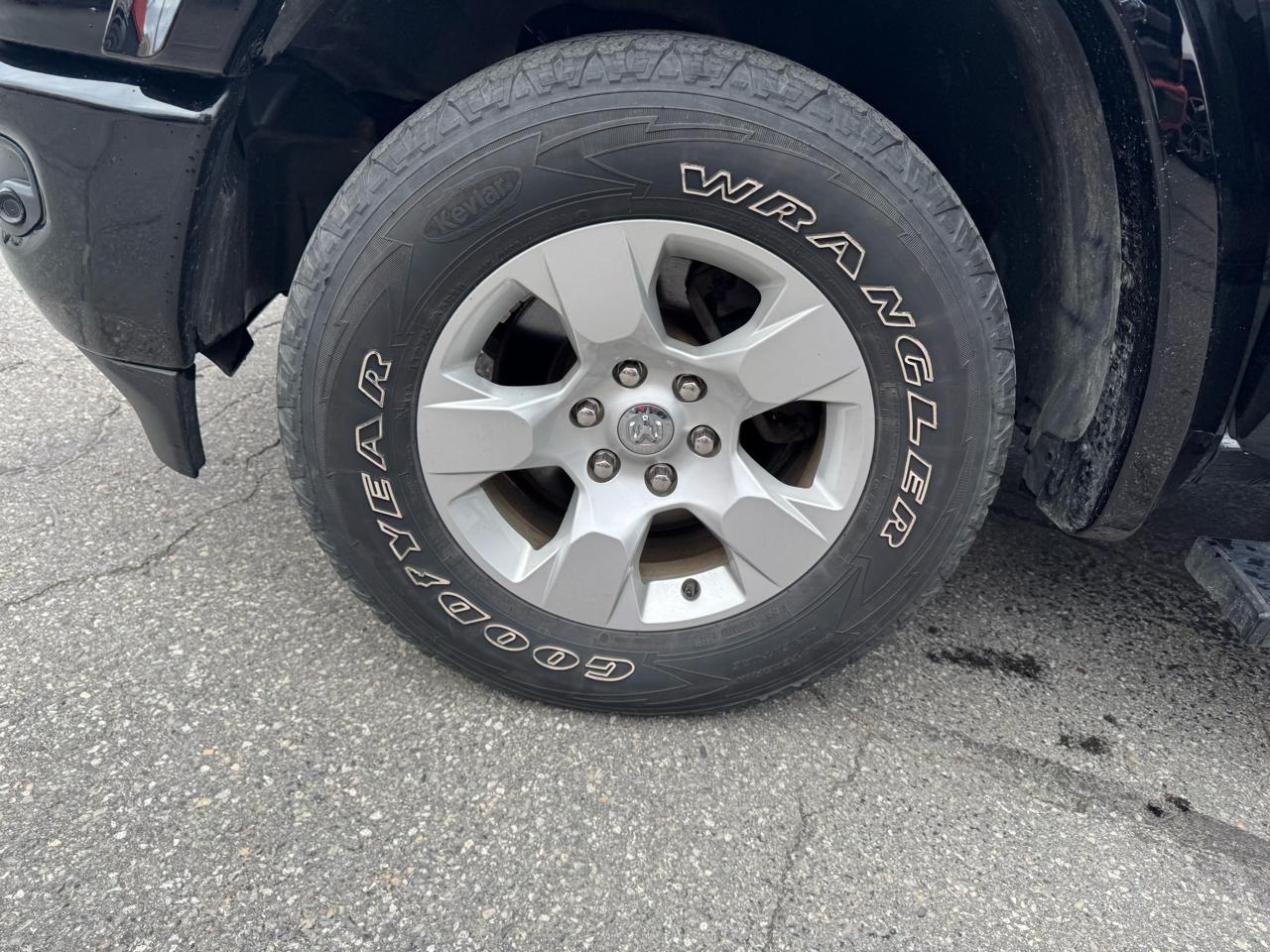 RAM 1500 Big Horn/Lone Star 4x4 Crew Cab 5'7" Box 2019