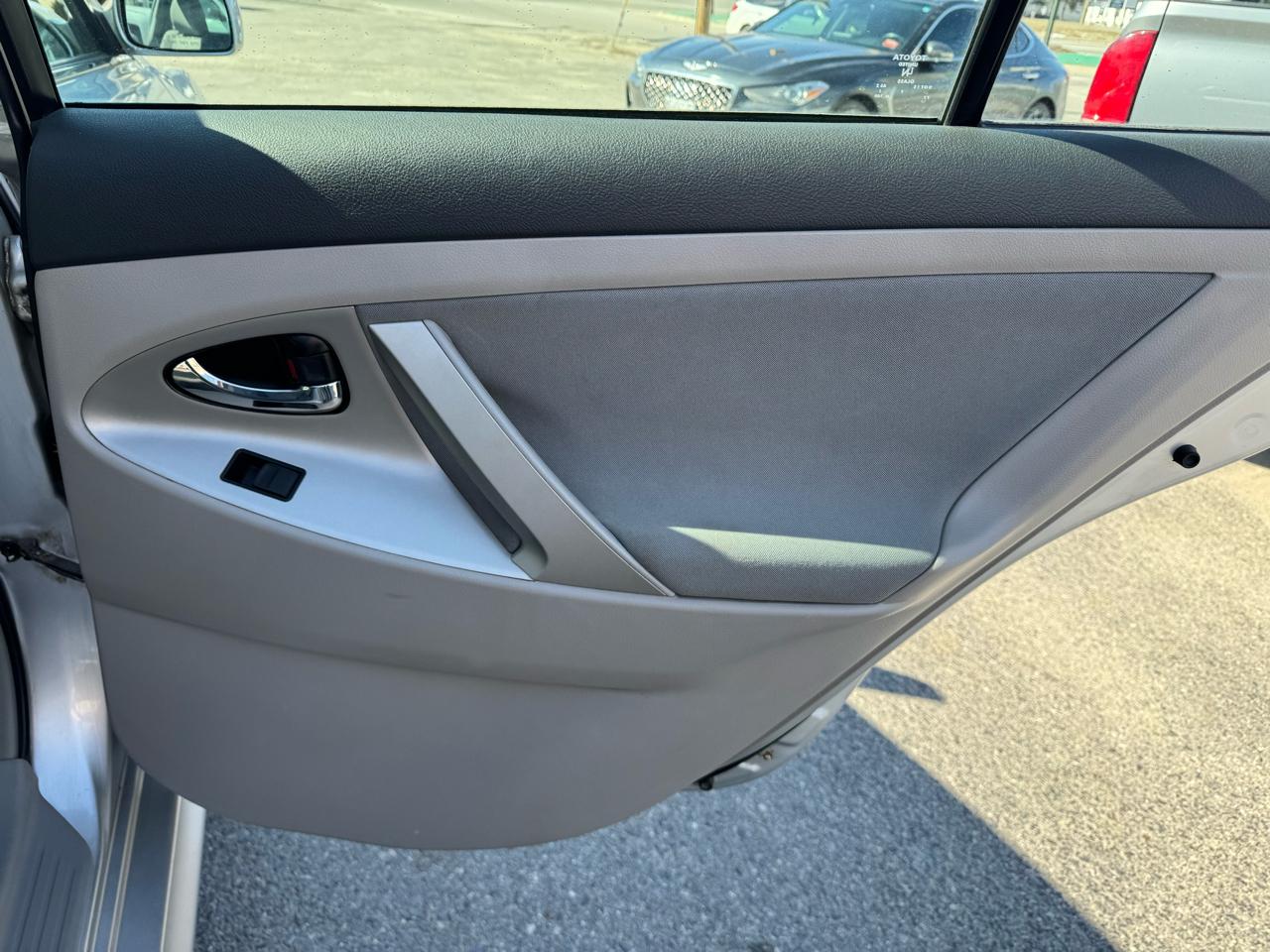 Toyota Camry 4dr Sdn SE Auto (Natl) 2009