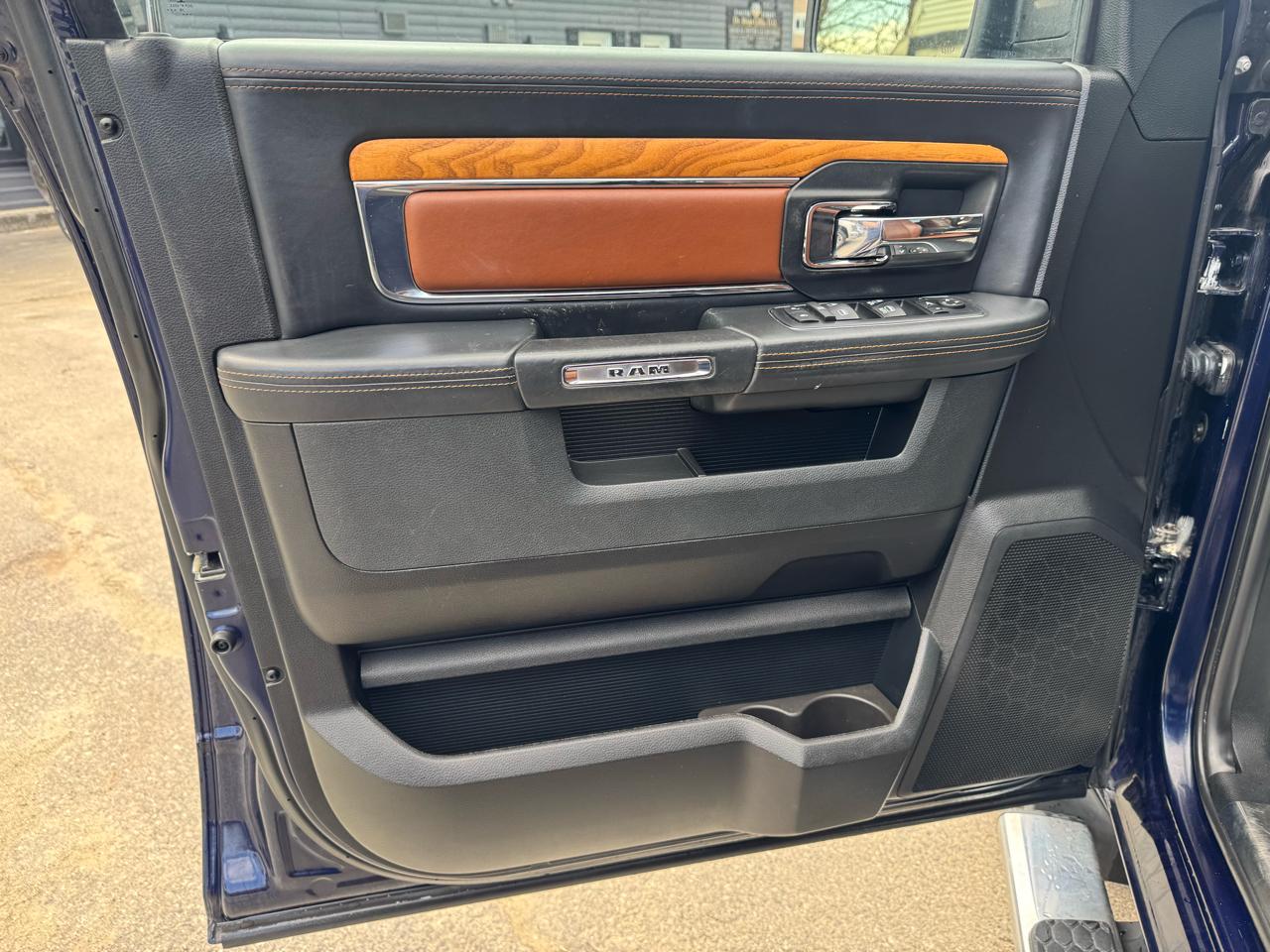 RAM 1500 Longhorn 4x4 Crew Cab 5'7" Box 2017