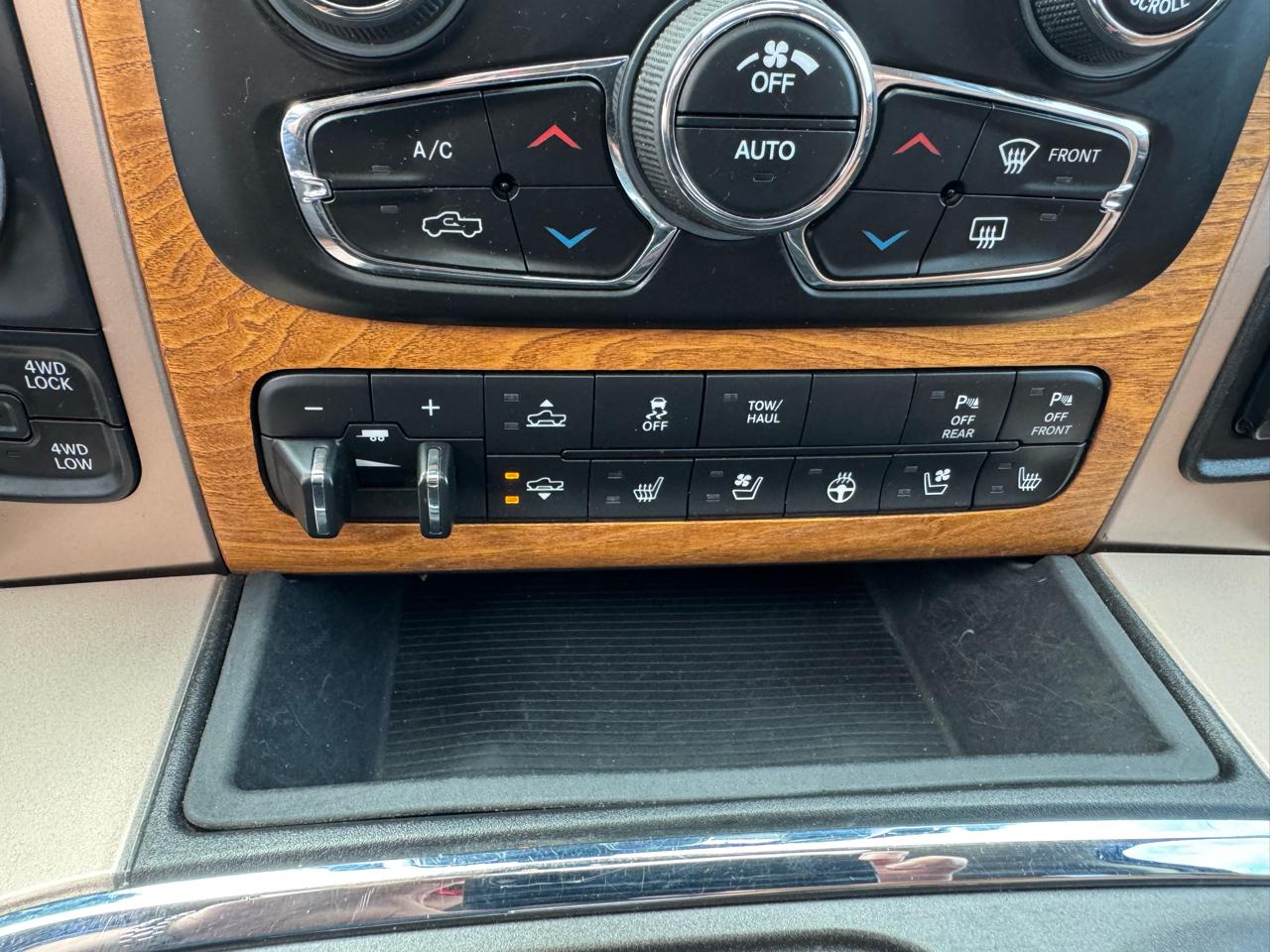 RAM 1500 Longhorn 4x4 Crew Cab 5'7" Box 2017