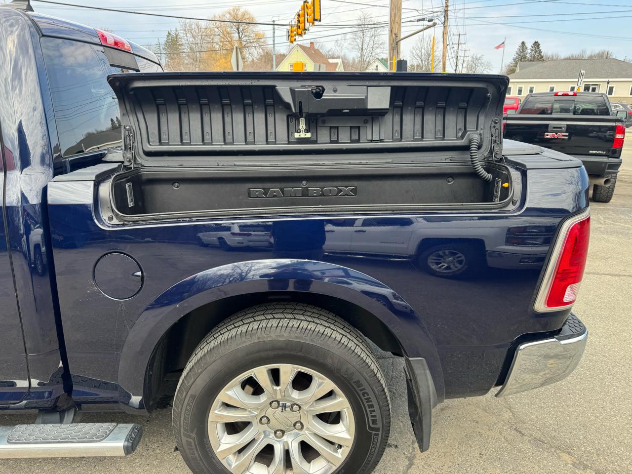 RAM 1500 Longhorn 4x4 Crew Cab 5'7" Box 2017