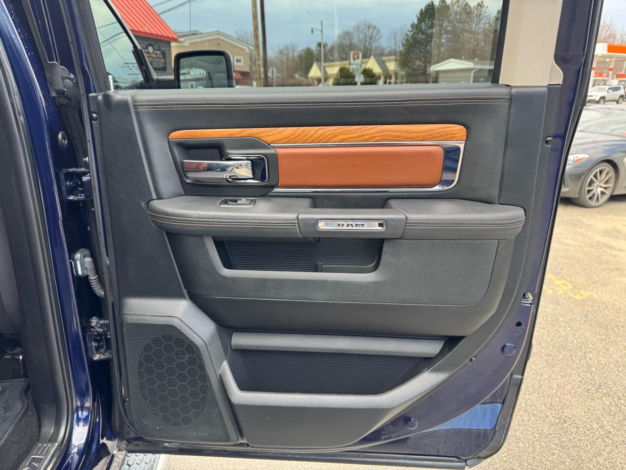 RAM 1500 Longhorn 4x4 Crew Cab 5'7" Box 2017